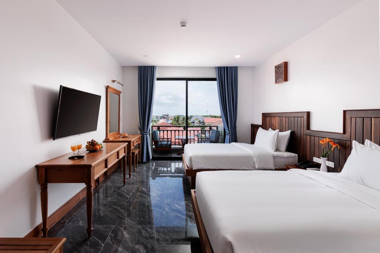 Hotel Two Seasons