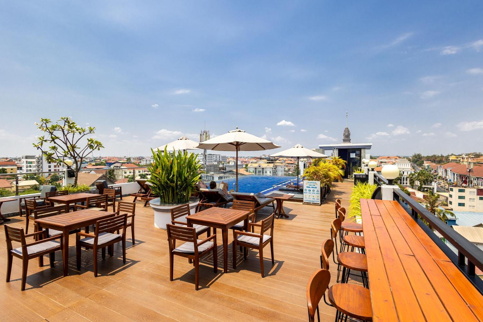 Hotel Two Seasons